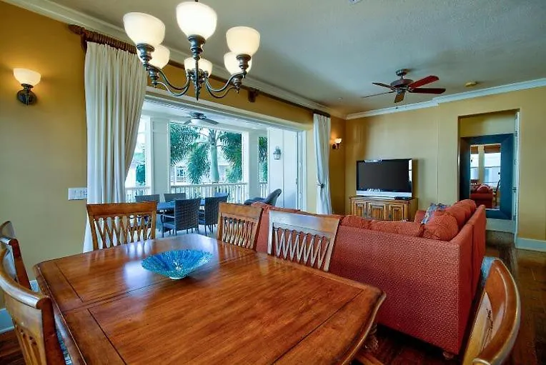 Villa Easy Walk To Beach Spacious Patio Shared Pool Kipu